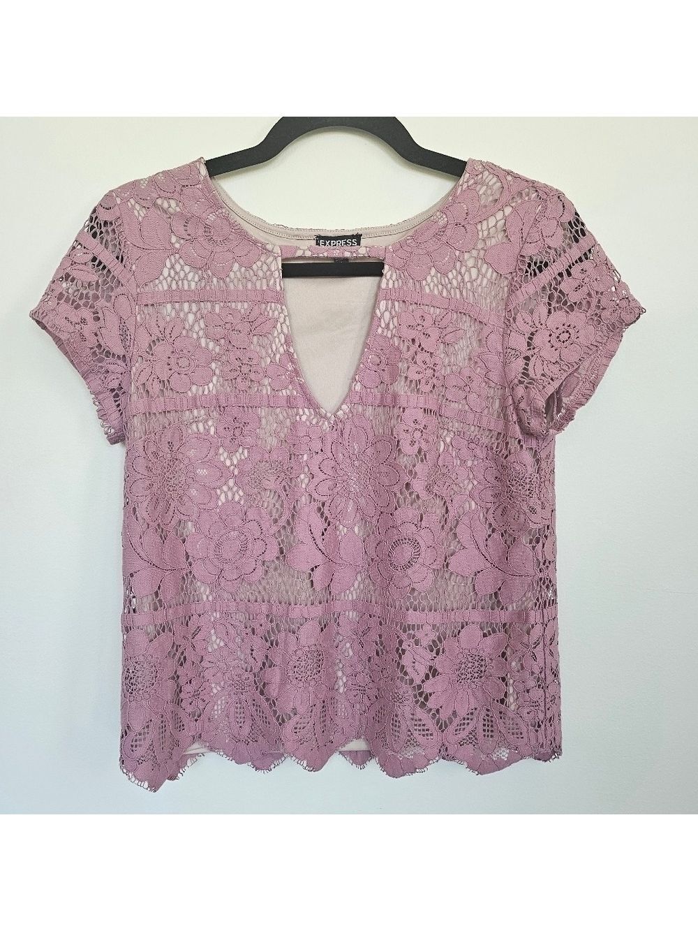 Express Mauve Purple Lace Overlay Peekaboo Neckline Short Sleeve Top - Picture 2 of 9